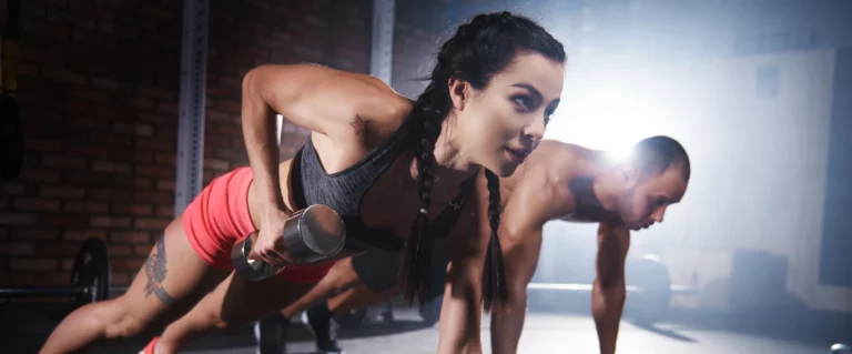Abnehmen ab 40 Home Gym oder Fitnessstudio